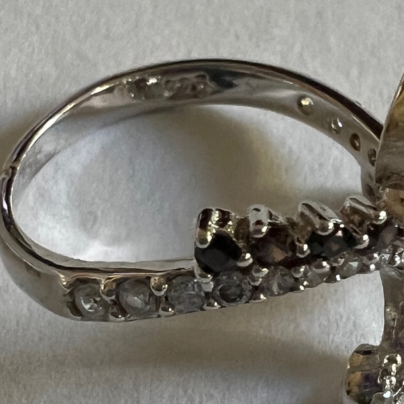 Sterling Silver and Topaz Ring - Picture 4 of 10